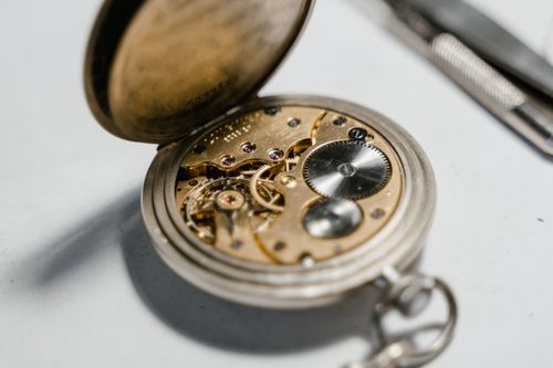 Resin: Kunststoff für Uhrengehäuse